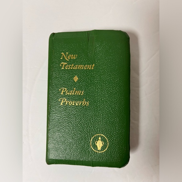 New‎ Testament Psalms Proverbs GIDEON BIBLE Green Pocket Mini Prayer Book. - Picture 1 of 9